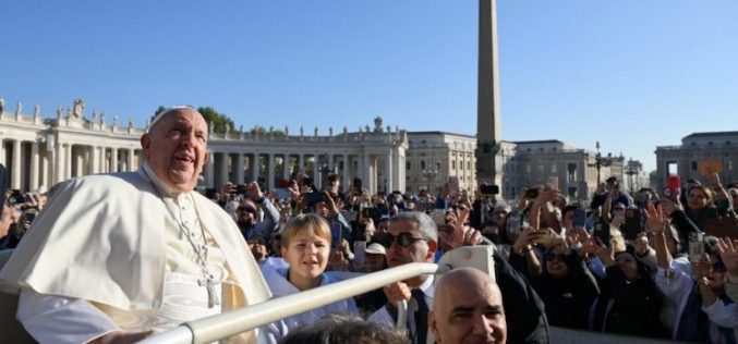 Генерална аудиенција: Миропомазанието е само почеток на активниот живот во Црквата