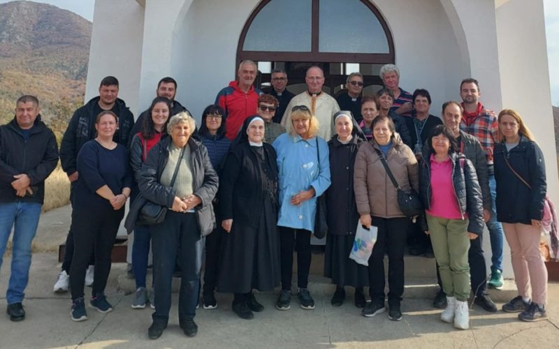 Света божествена Литургија во црквата Мајка Божја Утешителка во Паљурци