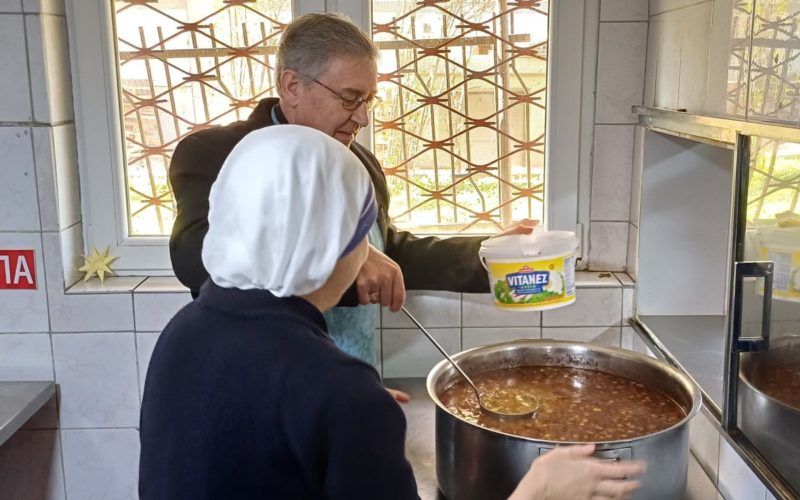 Епископот Стојанов се сретна со корисниците на кујната на сестрите на Мајка Тереза