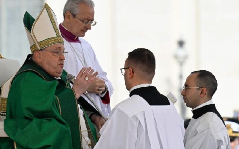 Папата: Вооружената служба треба да служи само за легитимна одбрана, никогаш да не се наметнува доминација