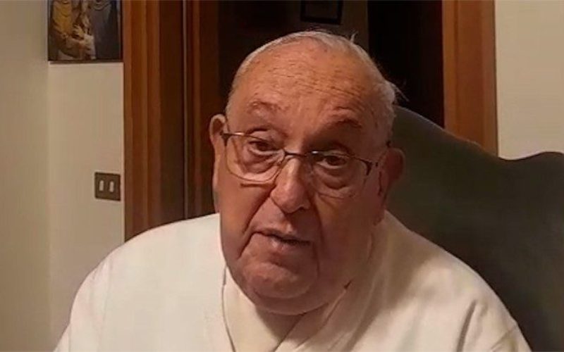 Видео на покојниот папа Фрањо до младите: „Научете да ги слушате другите“