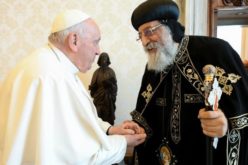 Погребот на папата Фрањо се пренесуваше на официјалната телевизија на Коптската православна црква