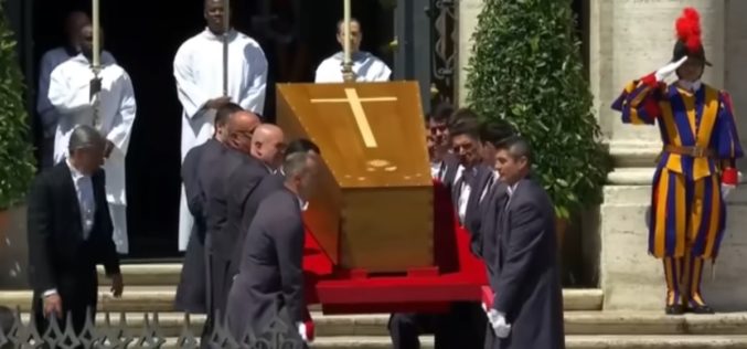 Посмртните останки на папата Фрањо се погребани во Света Марија Велика