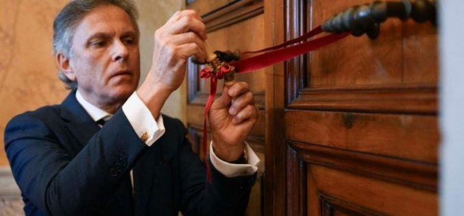 Отстранети се печати од папскиот апартман на Апостолската палата