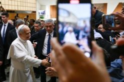 Папата Лав XIV ја објави првата објава на папските профили на социјалните мрежи