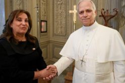 Папата се сретна со претседателите на Перу и Украина