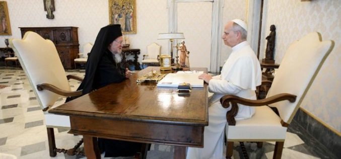 Средба на папата Лав XIV со патријархот Вартоломеј