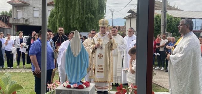 Епископот Стојанов служеше во Петралинци