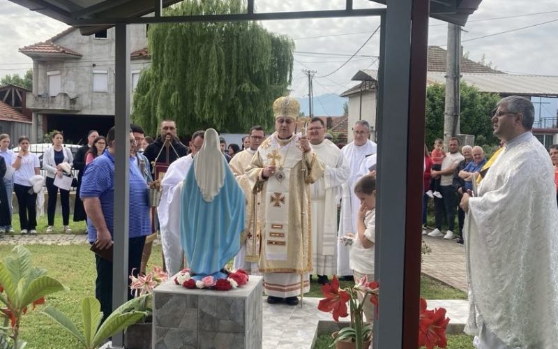 Епископот Стојанов служеше во Петралинци