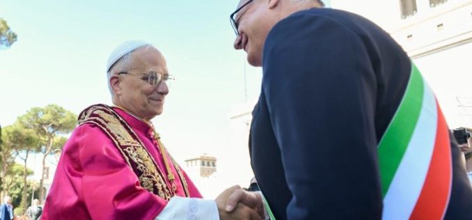 Папата до градоначалникот на Рим: „За вас и со вас сум Римјанин“