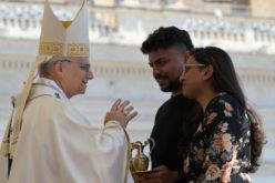 Папата: Денес, многу семејства се ранети, во Евангелието има светлина што може да им помогне