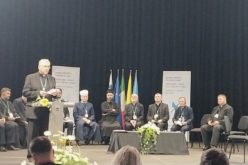 Копер: Епископот Стојанов се обрати на Вториот форум за мир и дијалог на Балканот