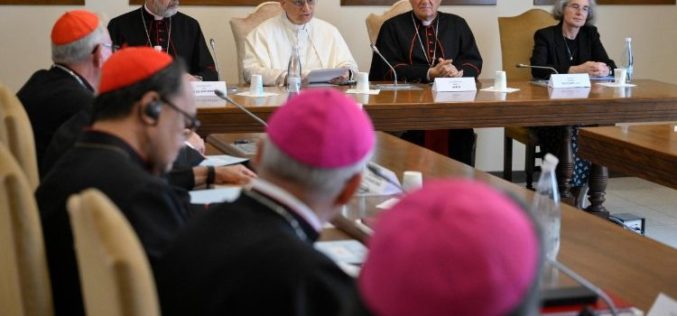 Папата: Синодалноста е став што ѝ помага на Црквата да го негува заедништвото