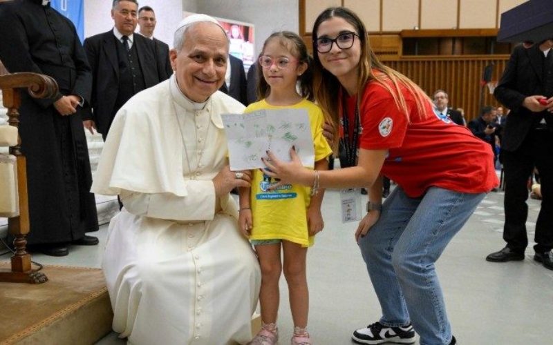 Папа Лав XIV и светот на висината на децата