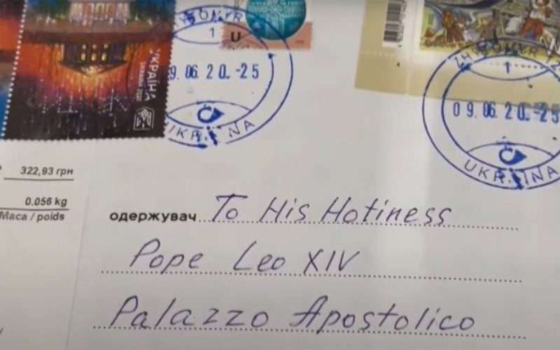 Папата Лав секојдневно добива 100 килограми пошта