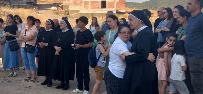 На празникот на светите Петар и Павле во Паљурци се служеше Молебен
