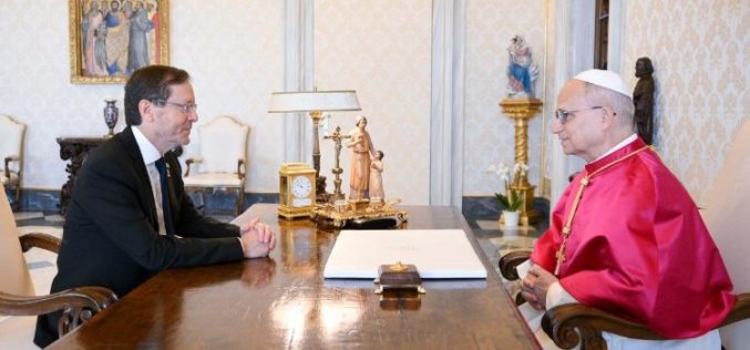 Папата го прими израелскиот претседател Херцог: Потребно е итно примирје во Газа и дозвола за влез на хуманитарната помош