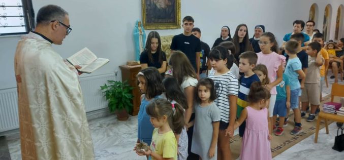 Благослов за учениците и просветните работници во црквата „Свети Петар и Павле“ во Гевгелија
