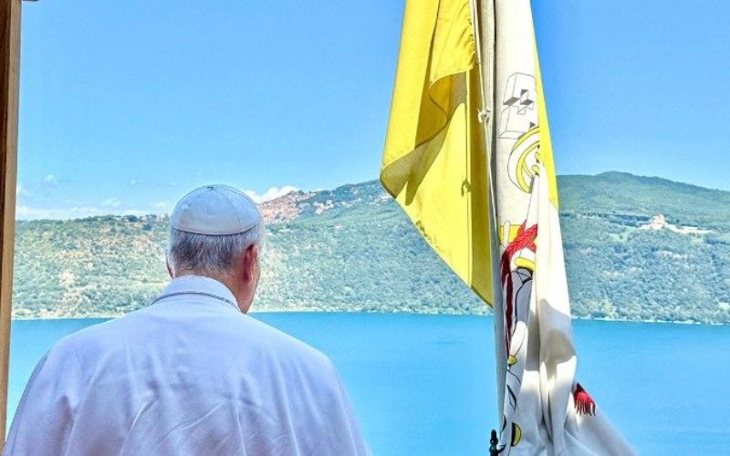 Папата Лав XIV на кратка посета во Кастел Гандолфо