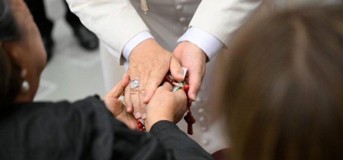 Папата Лав XIV ги повика католиците во октомври секојдневно да молат Бројаница за мир