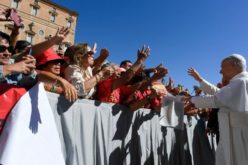 Папа: Верското чувтсво на Божјиот народ ја води Црквата