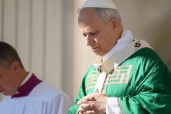 Папата на светата Литургија: Катехистите го придружуваат нашиот пат на вера низ целиот живот