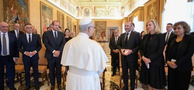 Папата Лав XIV ги повика европските институции да промовираат „здрав секуларизам“