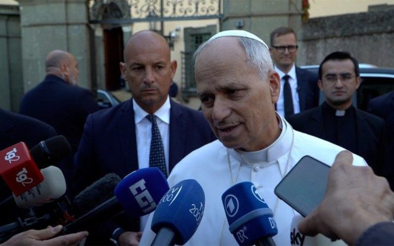 Папата по повод годишнината од 7 октомври: Треба повторно да научиме да водиме дијалог