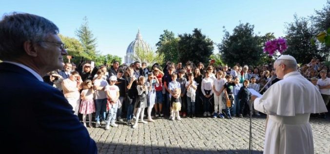 Папата до комуникаторите во Ватикан: „Нашата молитва прави разлика“