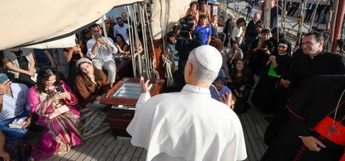 Папата на едреникот „Бел Еспоар“: „Вие ја претставувате надежта во поделениот свет“
