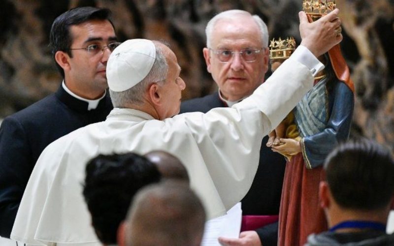 Папата до Ромите и Синтите: Работата и молитвата се сили што ги рушат ѕидовите на недовербата и стравот