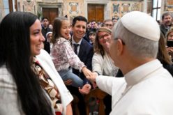 Папата: Квалитетот на една земја се мери според начинот на кој живеат семејствата
