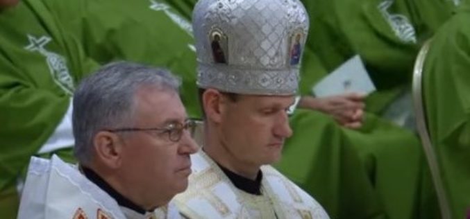 На светата Литургија со Папата сослужуваше епископот Стојанов