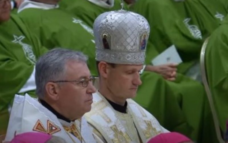 На светата Литургија со Папата сослужуваше епископот Стојанов