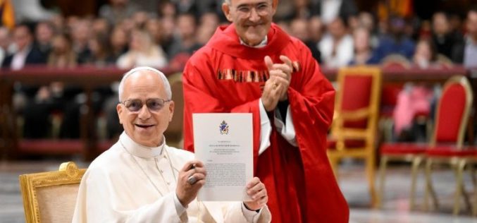 Папата: Воспитувањето значи промовирање на достоинството, правдата и довербата во свет полн со конфликти