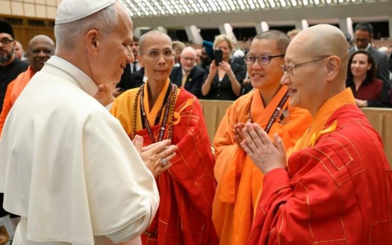 Папата: Да се ослободиме од омразата и предрасудите, и да дозволиме религиите да го разбудат чувството за човечност