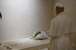 Папата Лав ја посети базиликата „Света Марија Велика“ каде се помоли на гробот на папата Фрањо