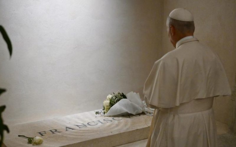 Папата Лав ја посети базиликата „Света Марија Велика“ каде се помоли на гробот на папата Фрањо