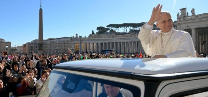 Генерална аудиенција: Христовото воскресение носи надеж во мрачната човечката историја