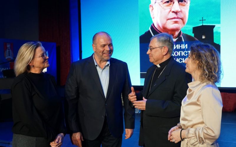 Во Куманово промовирана монографијата „25 години епископство на монсињор Киро Стојанов“