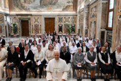 Папата до монахињите: Продолжете постојано да се дарувате во љубовта