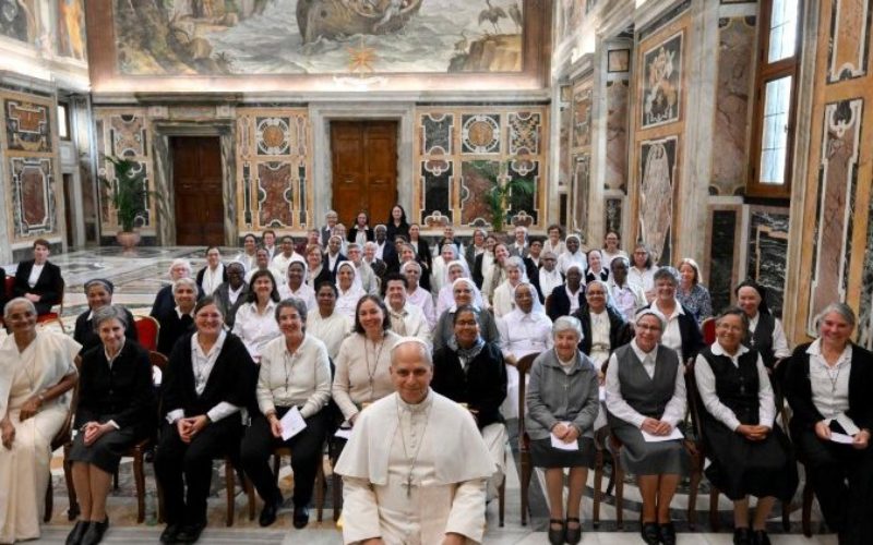 Папата до монахињите: Продолжете постојано да се дарувате во љубовта