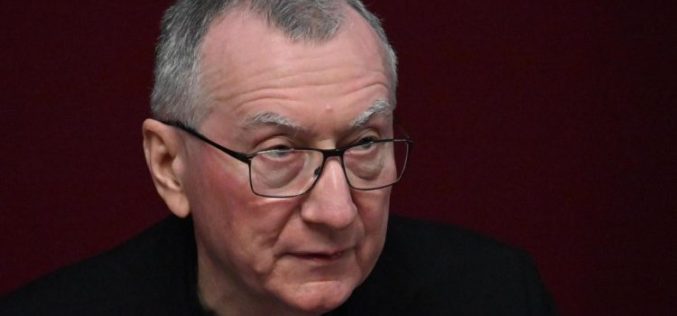 Кардинал Паролин: Заштитете го достоинството на децата во ерата на вештачката интелигенција