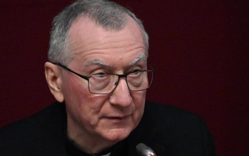 Кардинал Паролин: Заштитете го достоинството на децата во ерата на вештачката интелигенција