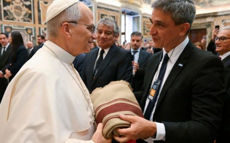 Папата: Пациентот да се гледа со Божји очи, а не со очите на алгоритмите