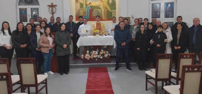 Група на брачни парови од парохијата свети Пророк Илија – Радово во посета на парохијата Свето Благовештение – Штип