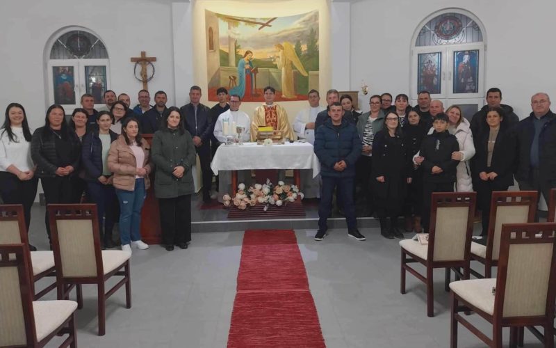 Група на брачни парови од парохијата свети Пророк Илија – Радово во посета на парохијата Свето Благовештение – Штип