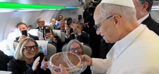 Лав XIV до новинарите: „Порака за единство и мир“ на пат кон Турција и Либан