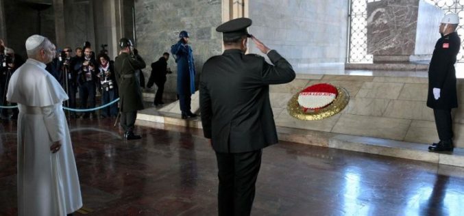 Папата Лав XIV го посети мавзолејот на Ататурк во Анкара