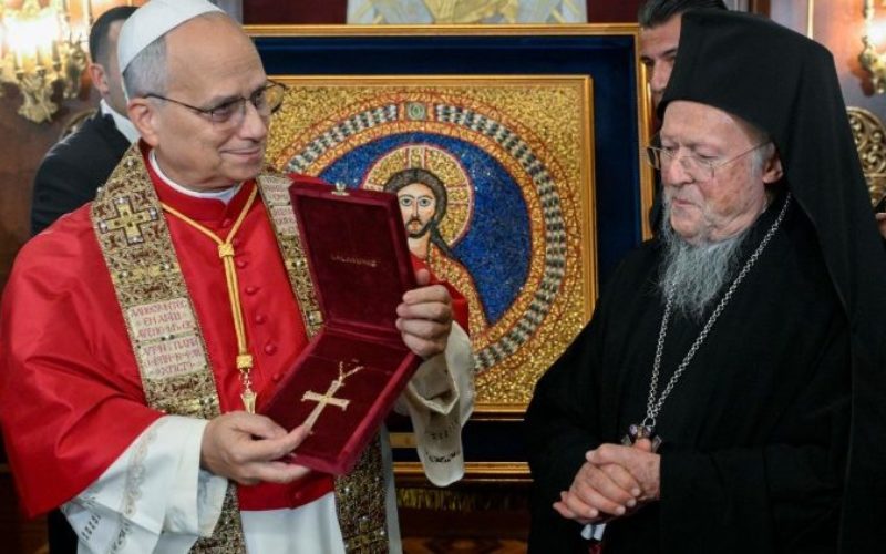 Папата Лав XIV се сретна и се помоли со Вселенскиот патријарх во Истанбул